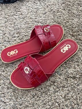 GBG Los Angeles Burgundy Croc-Embossed Slide Sandals